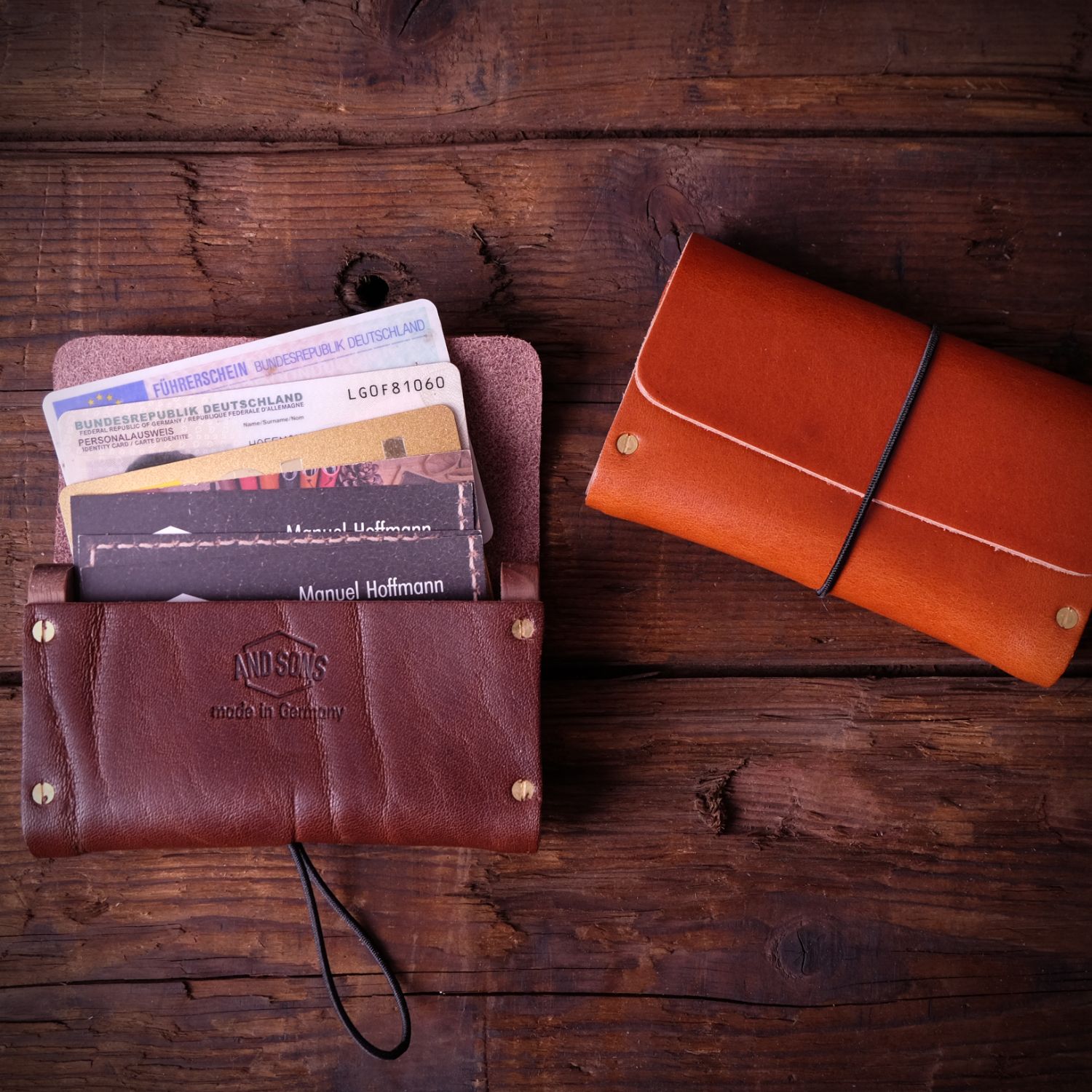 And Sons Cardbox "Woody" mit Echtholzleisten aus pflanzlich gegerbtem